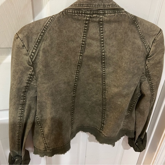 FREE PEOPLE Army Green Cropped asymmetrical Jean jacket, size XS - Picture 2 of 6